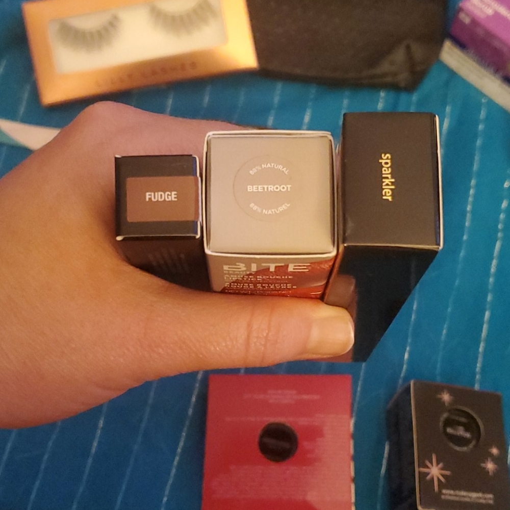 Beauty Bundle: Lilly Lashes, Bite, Vintage, DermaE - Picture 2 of 5